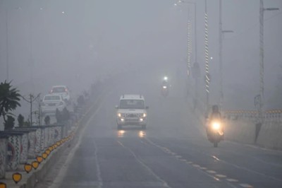 Dense Fog Continues To Blanket Delhi, Over 100 Flights, 27 Trains Delayed