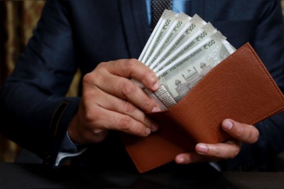 Rupee Ends 1 Paisa Down At 86.62 Against US Dollar