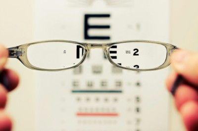 Smartphone vision syndrome: Know the causes, symptoms, treatment and prevention tips
