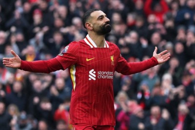 Mohamed Salah penalty seals victory for Premier League leader Liverpool against Wolverhampton