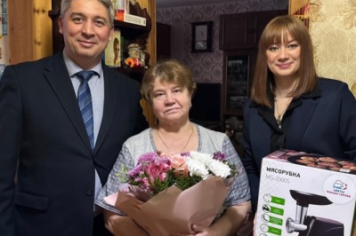 Russia's ruling party officials face backlash for gifting meat grinders to mothers of dead soldiers