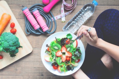 Should you eat before, after or even while exercising? Here’s what you need to know